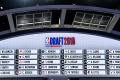 杰森·布朗带伤奋战，凯尔特人教练团队助力球队胜利